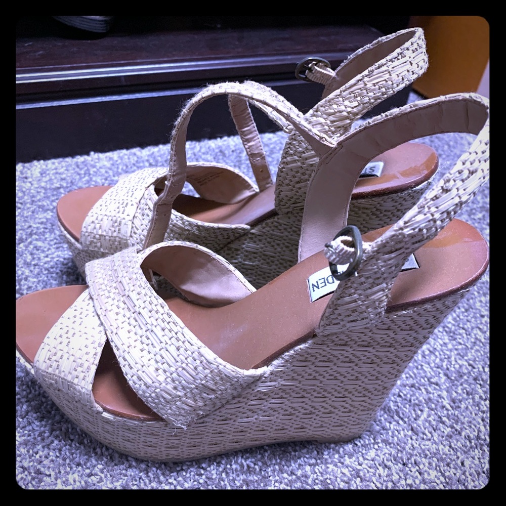 Steve Madden Platform Sandals! Perfect for summer!